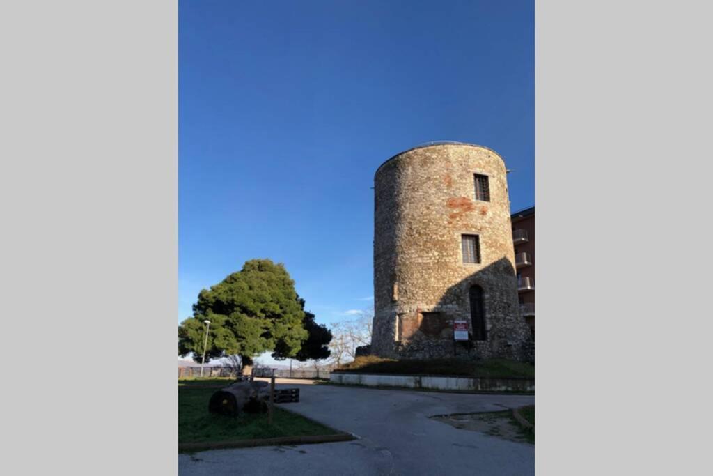 La Casetta Di Rosie, Alla Torre Guevara Potenza Exterior photo